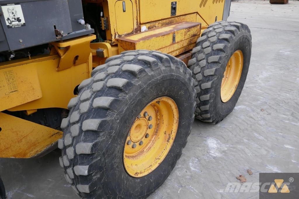 Volvo G720B معدات تمهيد الطرق