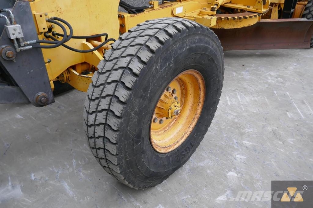 Volvo G720B معدات تمهيد الطرق