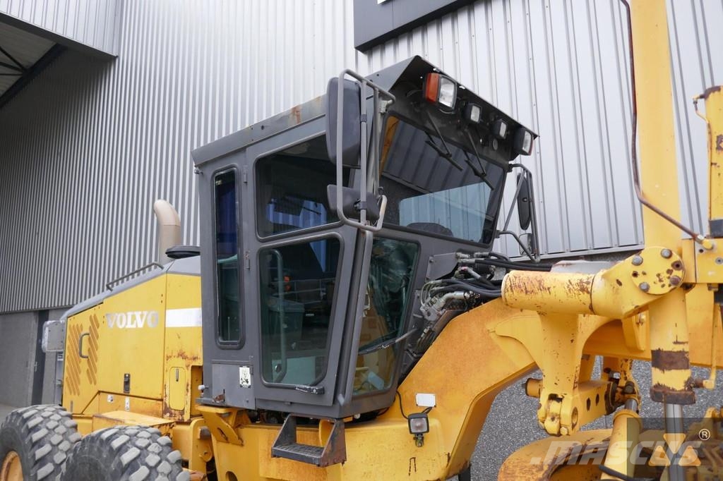 Volvo G720B معدات تمهيد الطرق