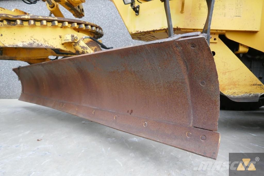 Volvo G720B معدات تمهيد الطرق