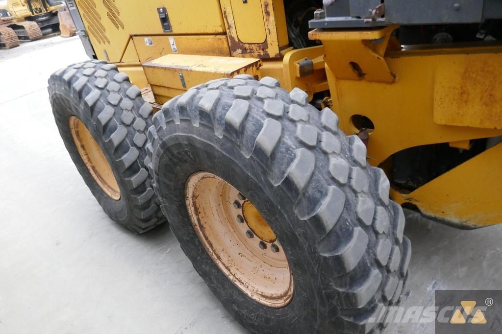 Volvo G720B معدات تمهيد الطرق