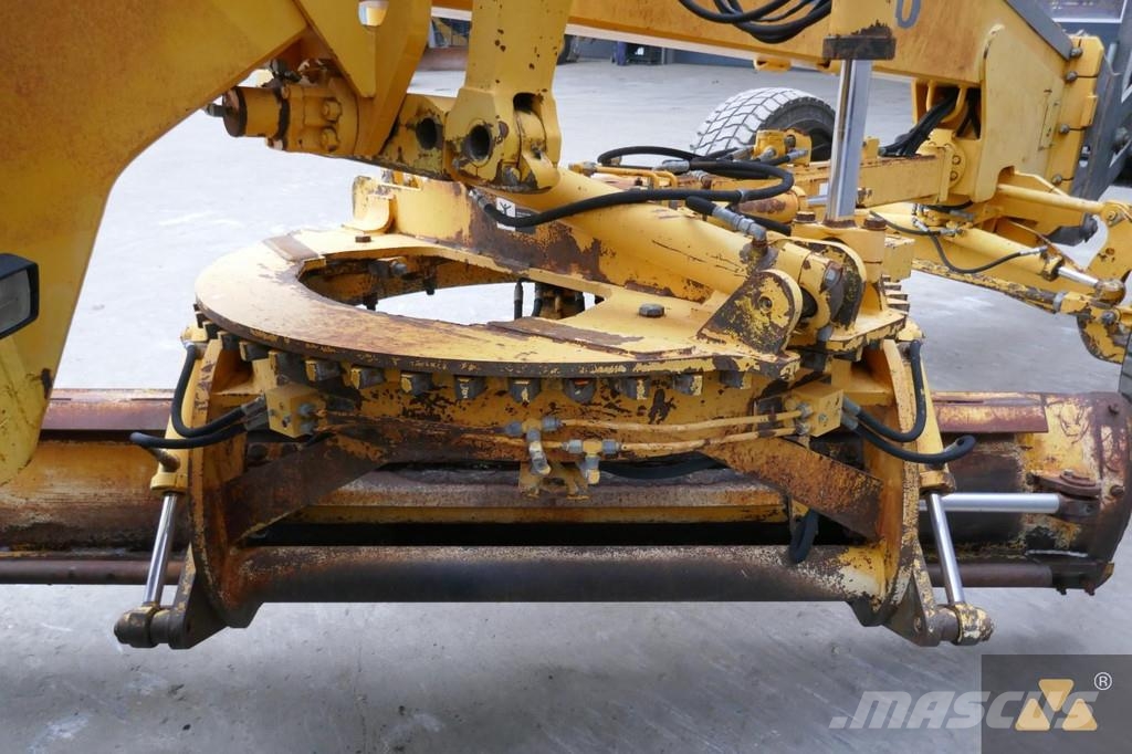 Volvo G720B معدات تمهيد الطرق