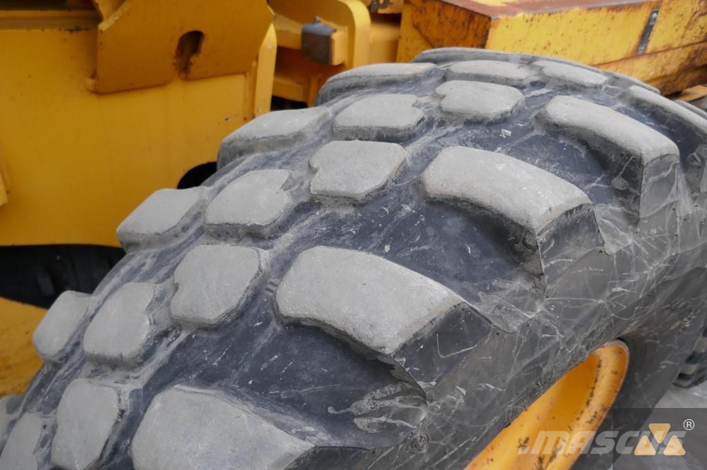 Volvo G720B معدات تمهيد الطرق