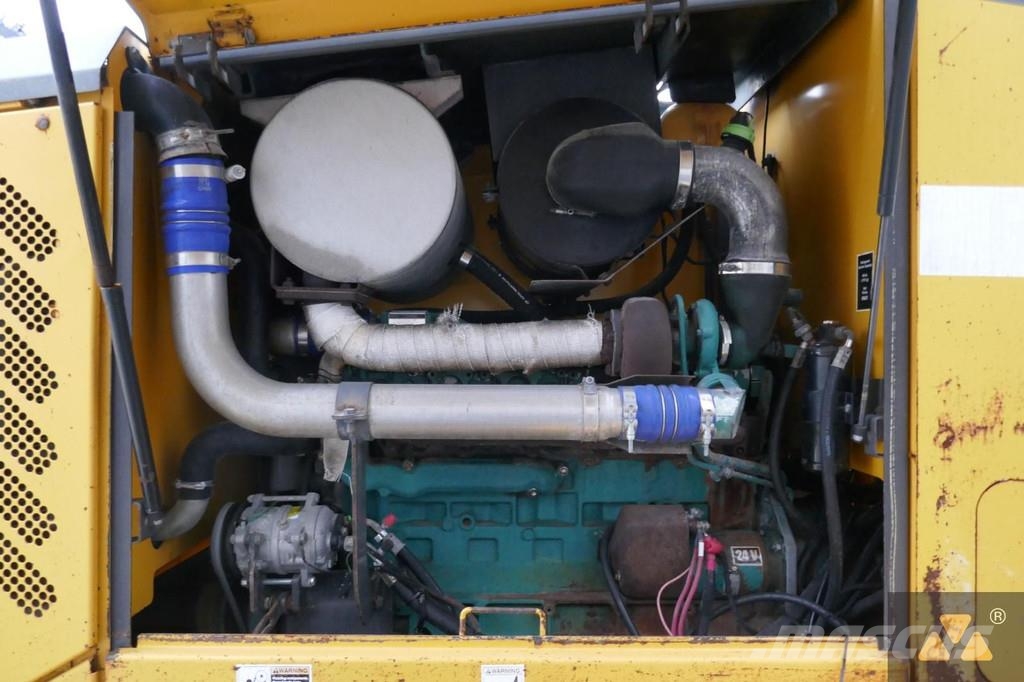 Volvo G720B معدات تمهيد الطرق