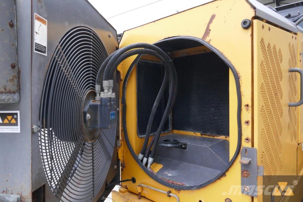 Volvo G720B معدات تمهيد الطرق