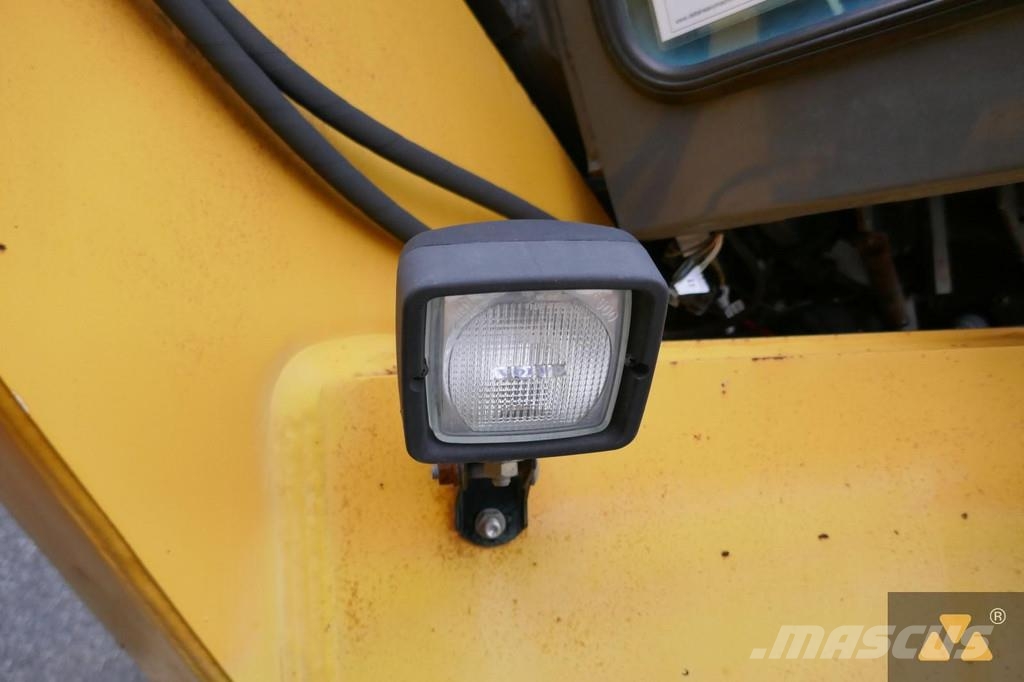 Volvo G720B معدات تمهيد الطرق