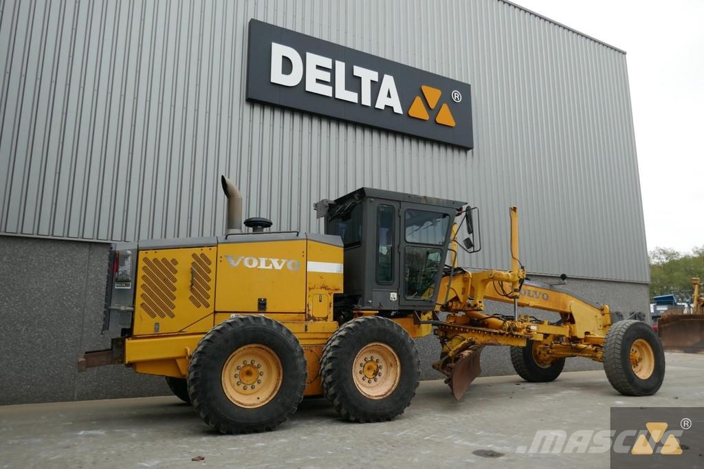 Volvo G720B معدات تمهيد الطرق