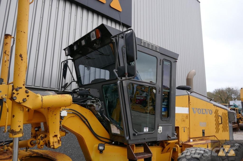 Volvo G720B معدات تمهيد الطرق