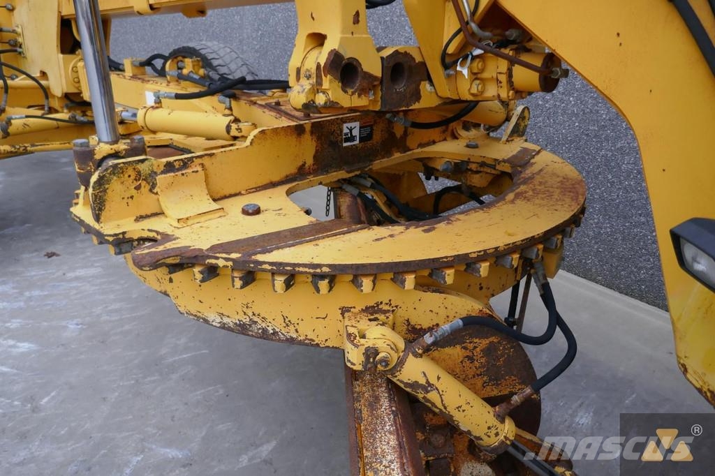 Volvo G720B معدات تمهيد الطرق