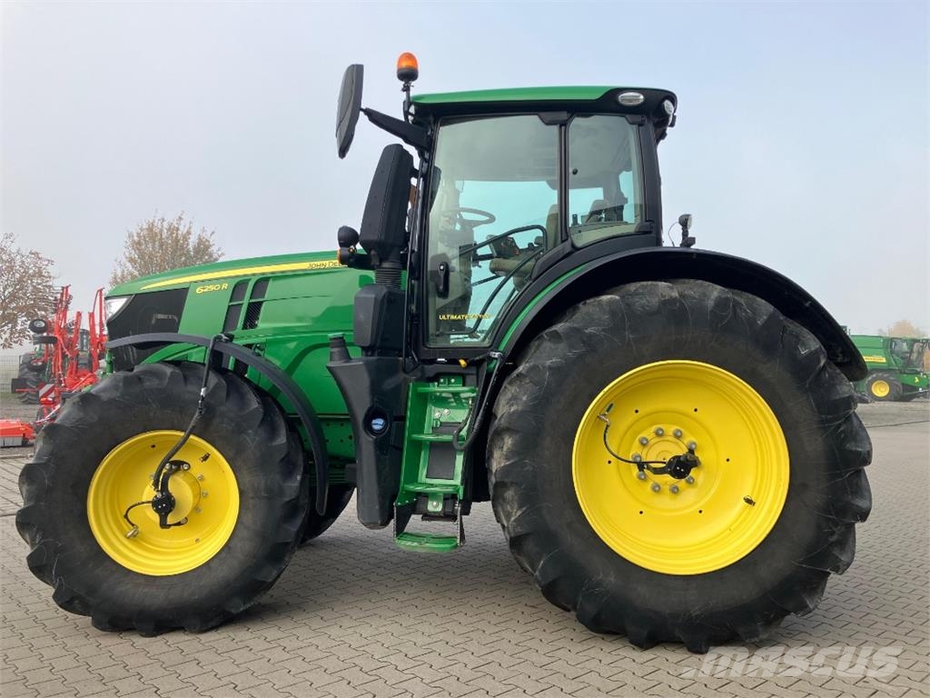 John Deere 6250R Tractoren