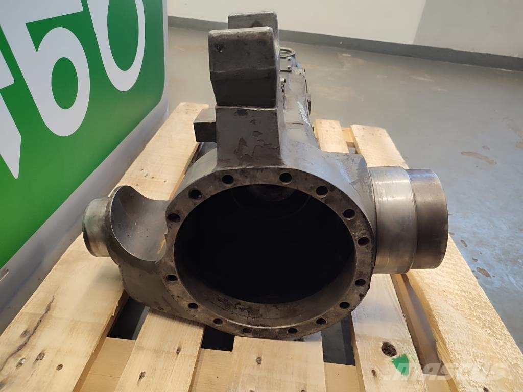 Front right axle housing G816300020011 Fendt 824 F 轴