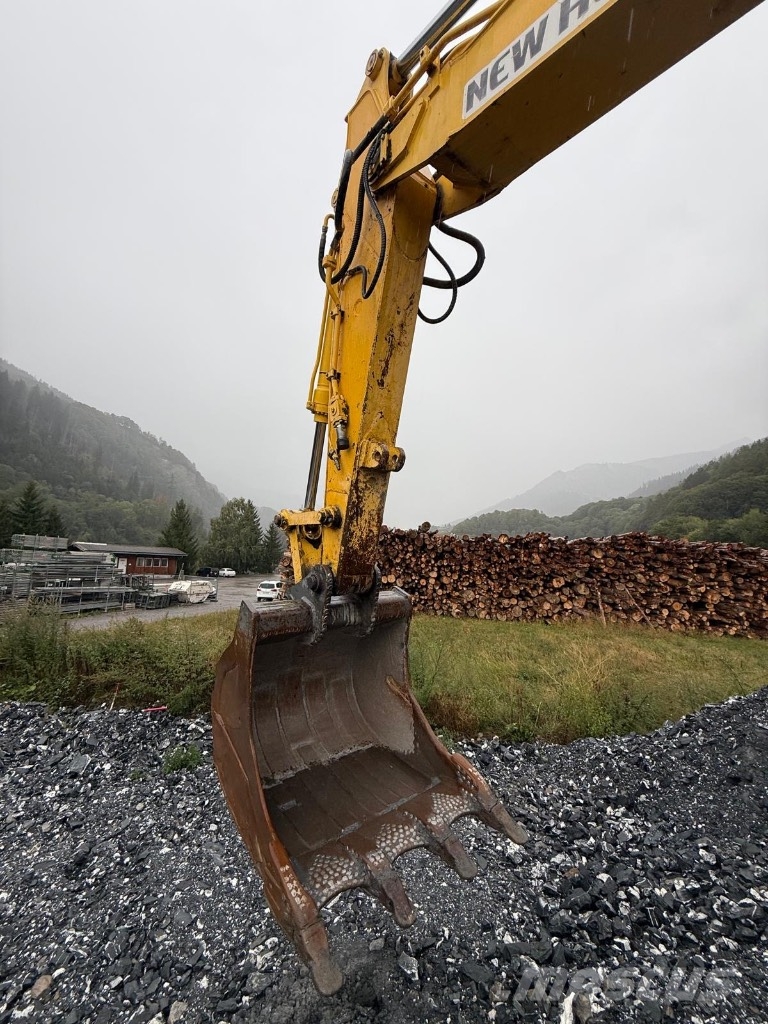 New Holland E 245 Gravemaskiner på larvebånd