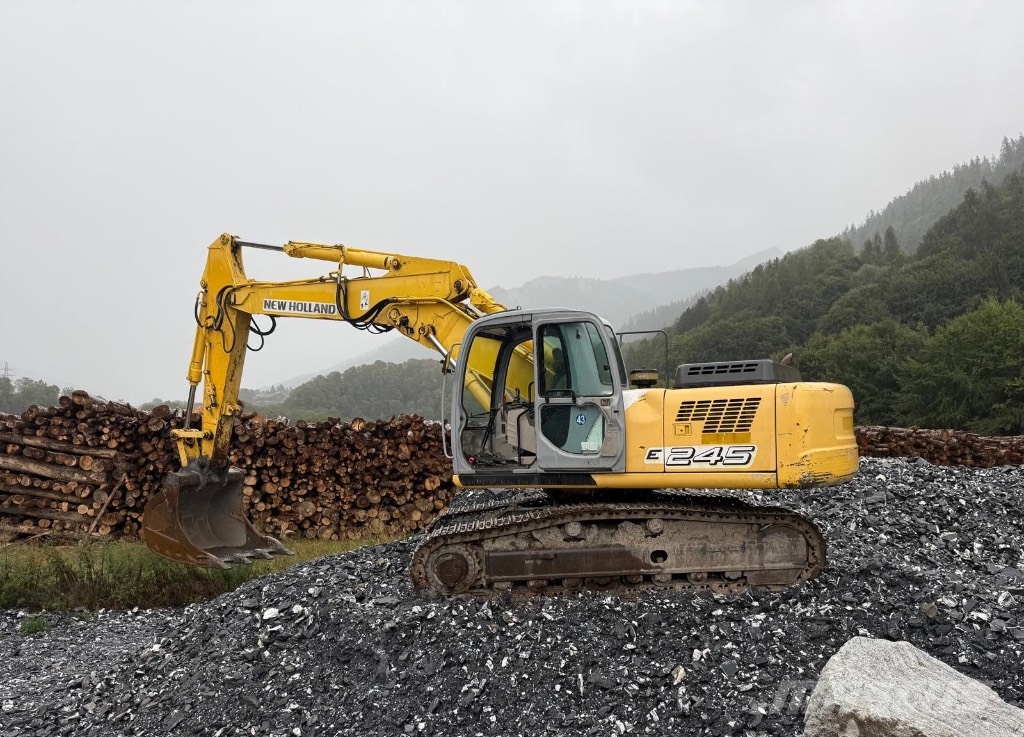 New Holland E 245 Gravemaskiner på larvebånd