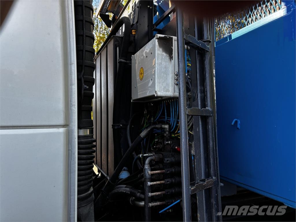 Volvo FMX 500 Hook lift trucks