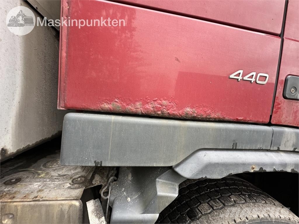 Volvo 440 6X2 Dzīvnieku pārvadāšanas transports