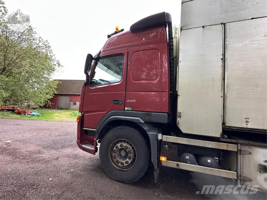 Volvo 440 6X2 Dzīvnieku pārvadāšanas transports