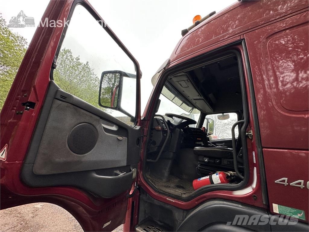 Volvo 440 6X2 Dzīvnieku pārvadāšanas transports
