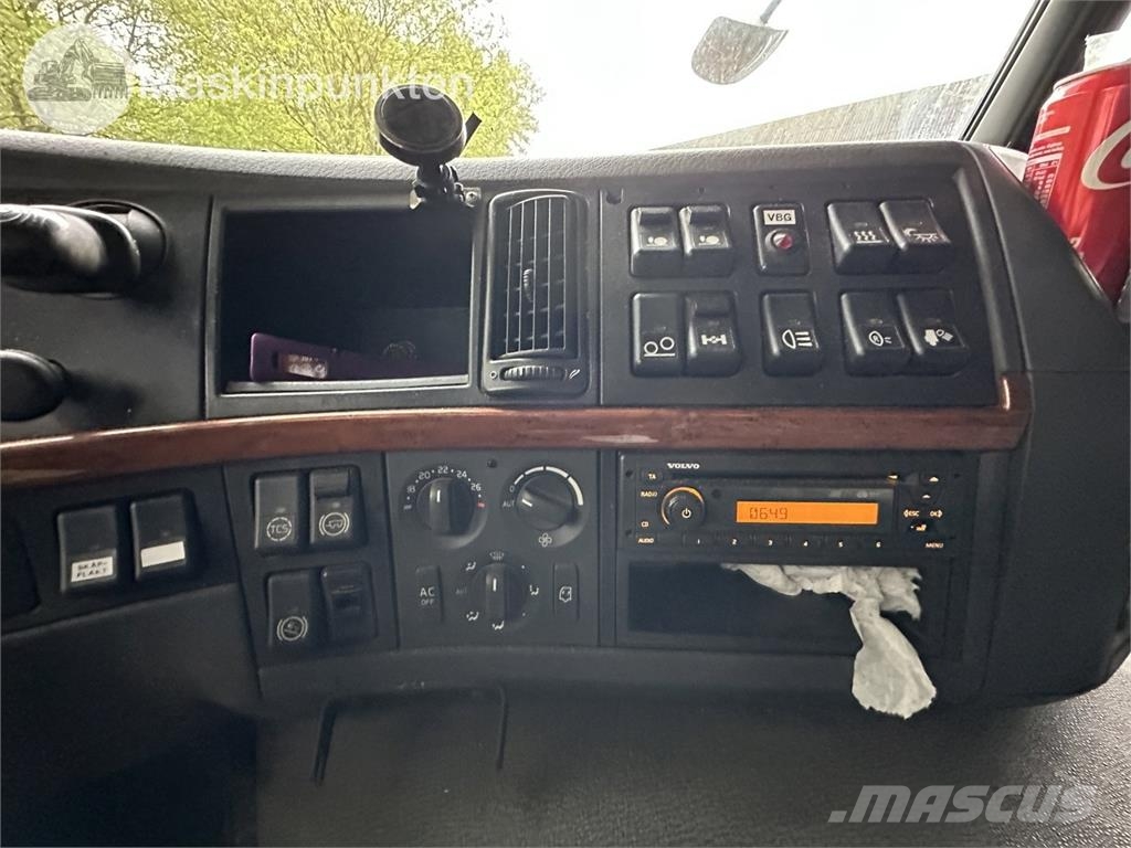 Volvo 440 6X2 Dzīvnieku pārvadāšanas transports