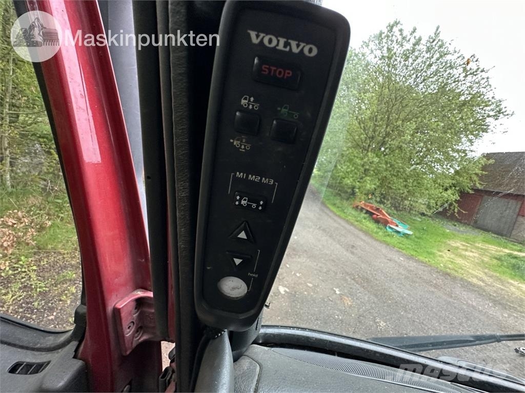 Volvo 440 6X2 Dzīvnieku pārvadāšanas transports