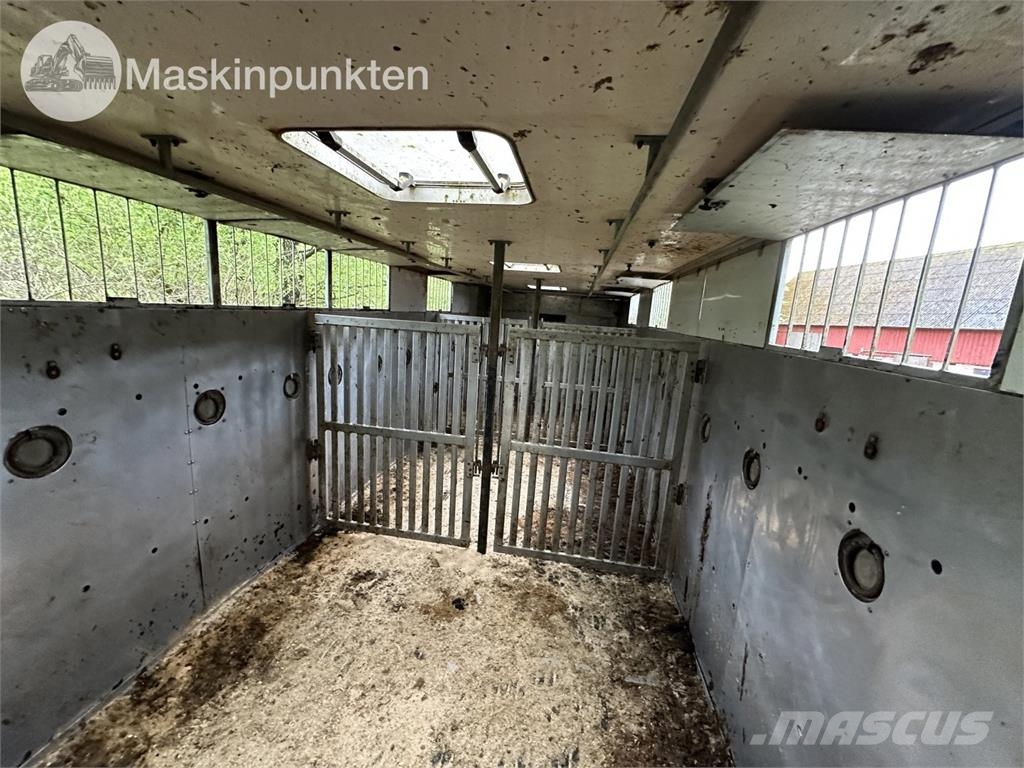 Volvo 440 6X2 Dzīvnieku pārvadāšanas transports