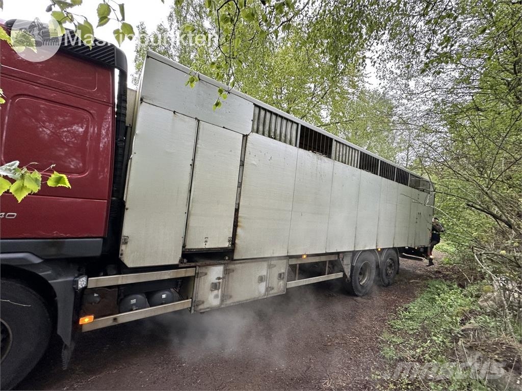 Volvo 440 6X2 Dzīvnieku pārvadāšanas transports
