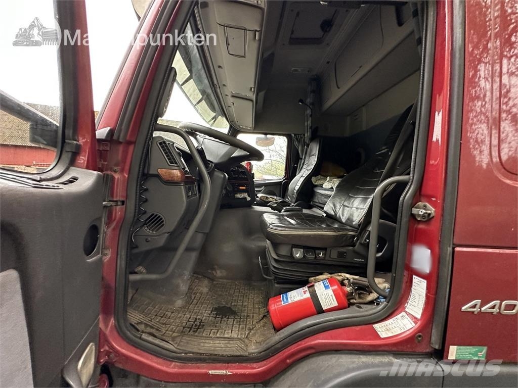 Volvo 440 6X2 Dzīvnieku pārvadāšanas transports