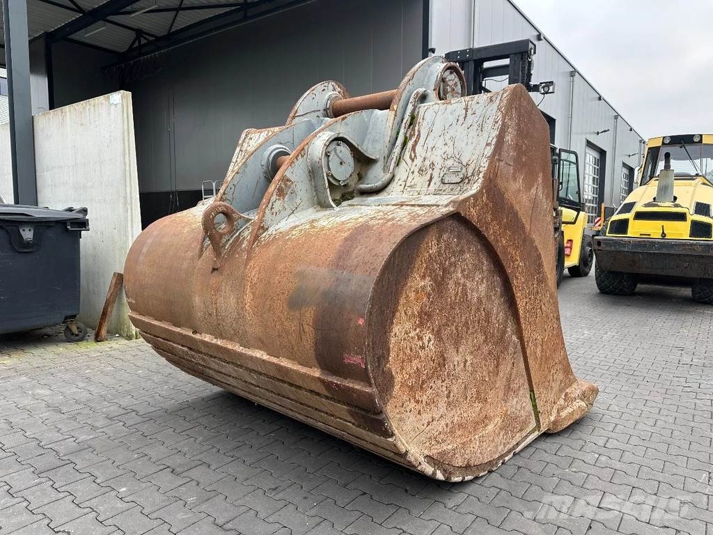 Liebherr R 974 - 210 cm Κουβάδες