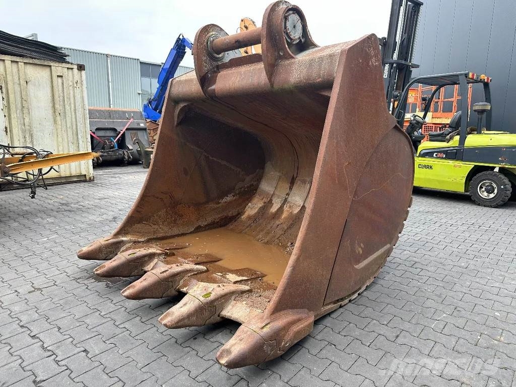 Liebherr R 974 - 210 cm Κουβάδες