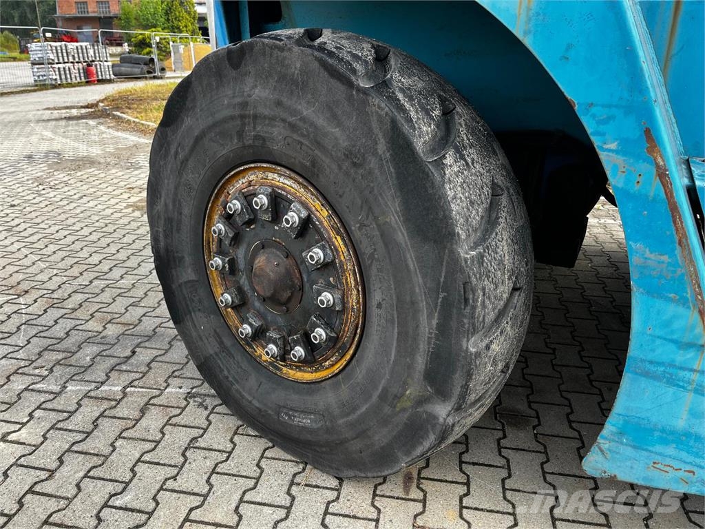 SMV Konecranes SL28-1200A شاحنات الديزل