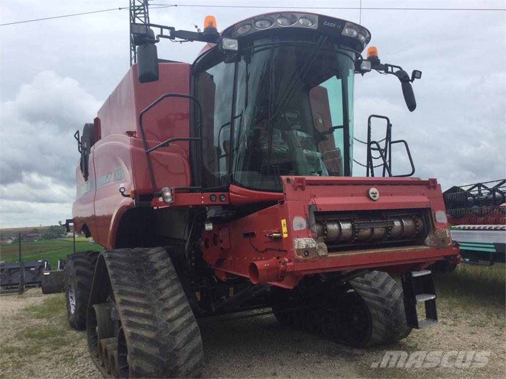 Case IH AXIAL-FLOW 8230 Mähdrescher