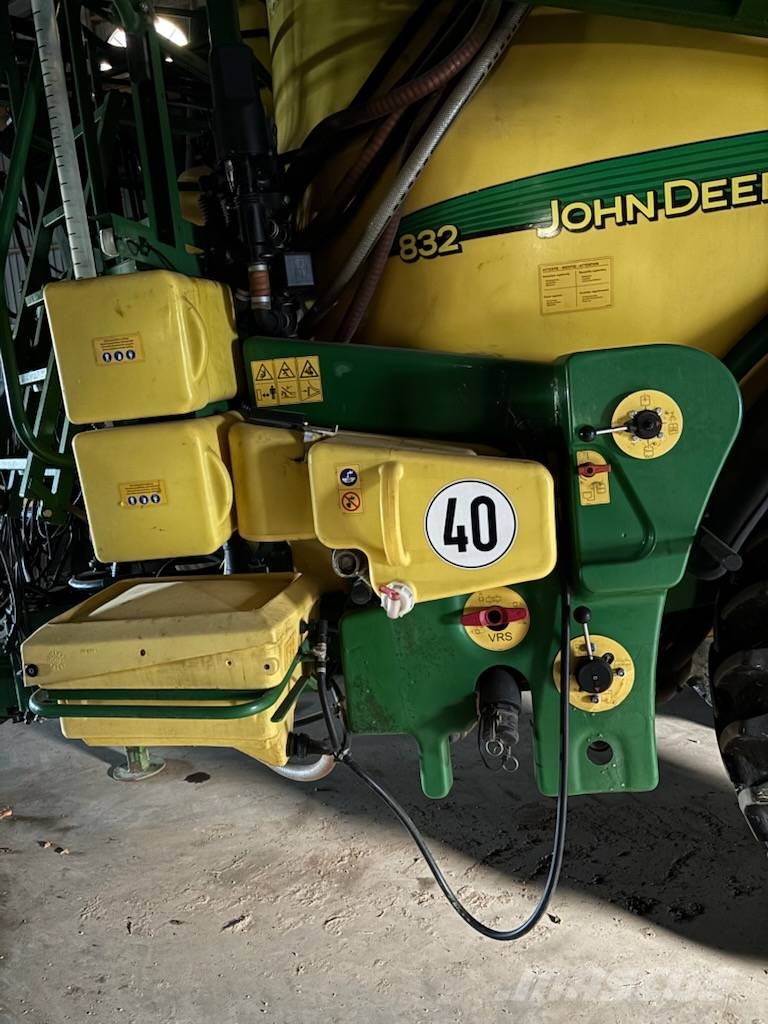 John Deere 832 Haagispritsid