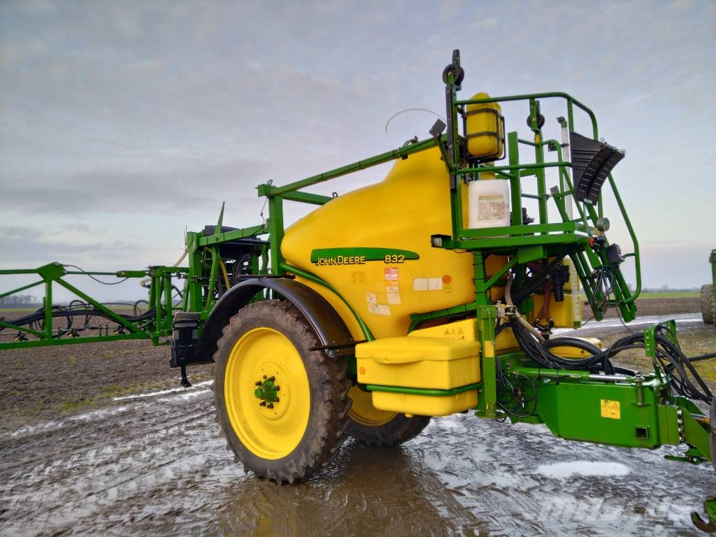 John Deere 832 Haagispritsid