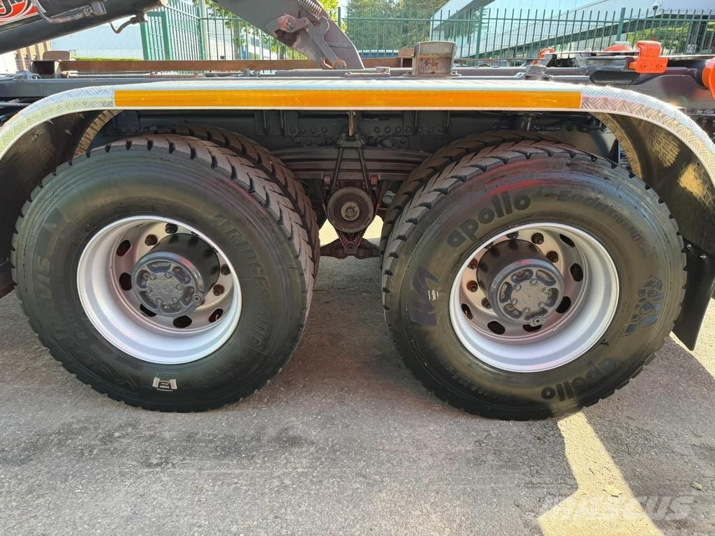 Volvo FM 420 6x4 AJK HOOKLIFT / HAAK 20T - 5760mm - WB 3 Vrachtwagen met containersysteem
