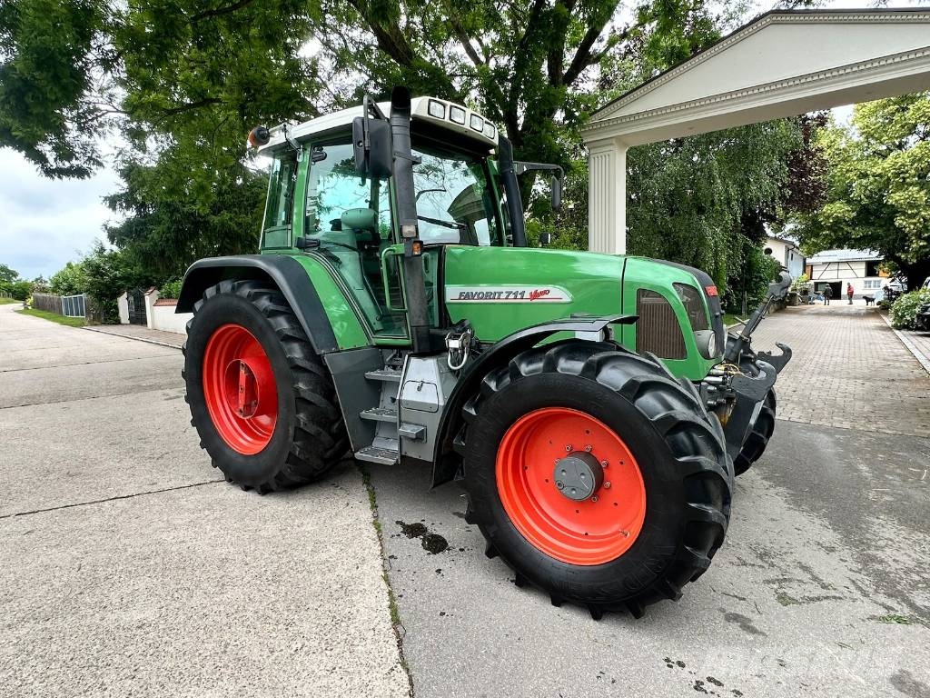 Fendt Favorit 711 Vario Tracteur