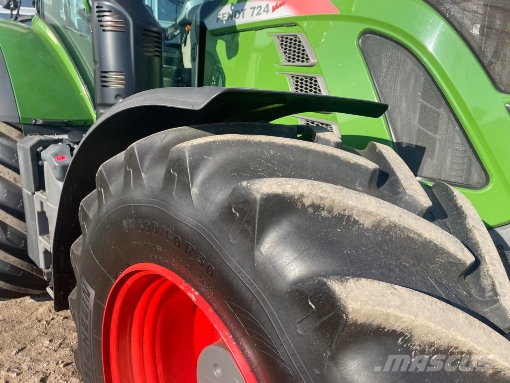 Fendt 724 S4 Profi Plus Трактори
