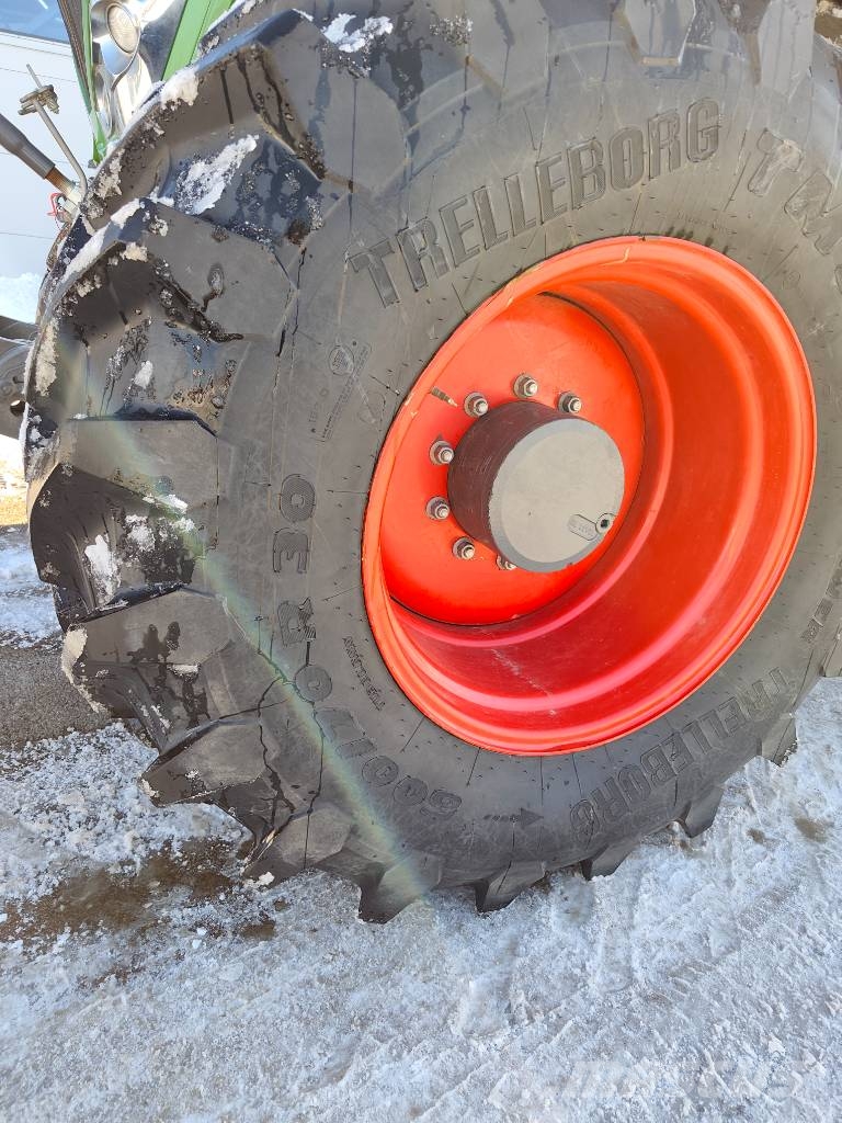 Fendt 828 Vario Трактори