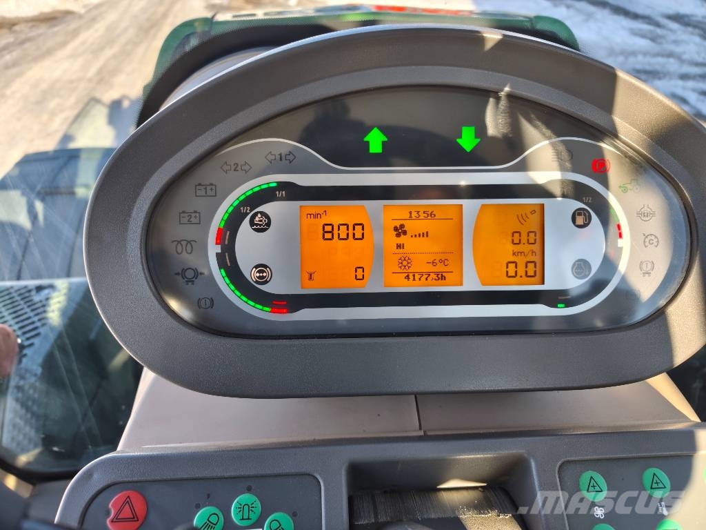 Fendt 828 Vario Трактори