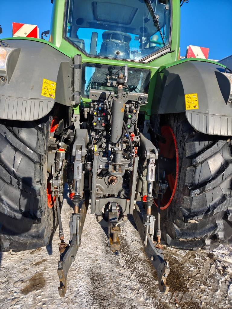 Fendt 828 Vario Трактори