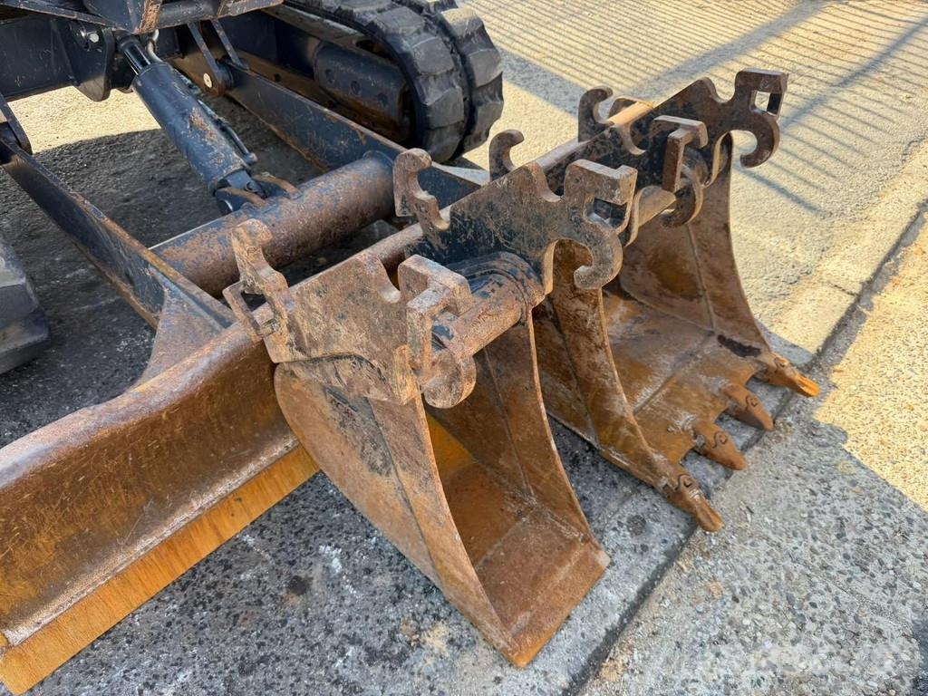 Doosan DX 62 R-3 6.2T - *FULL HYDR - *CENTRAL GREASING* - Minigraafmachines < 7t