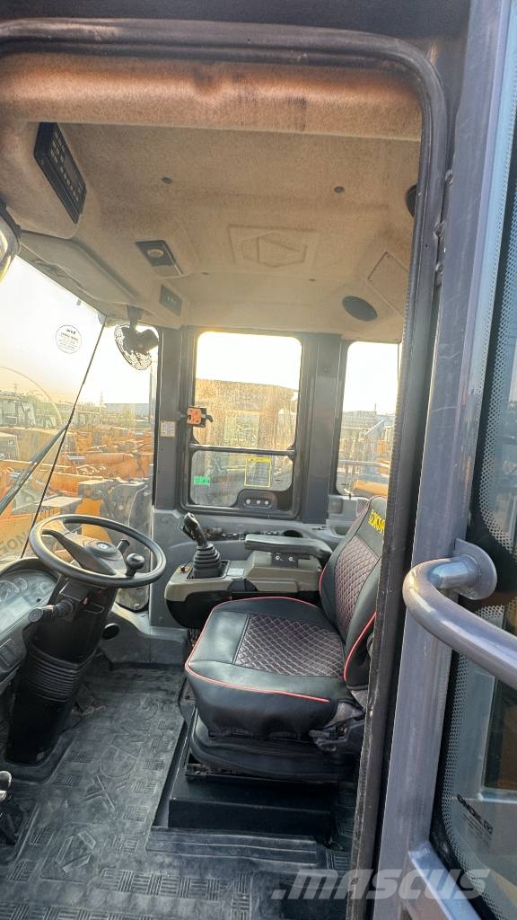 XCMG LW 600 KV Plenty of wheel loaders in stock Kolesni nakladalci