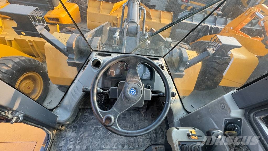XCMG LW 600 KV Plenty of wheel loaders in stock Kolesni nakladalci