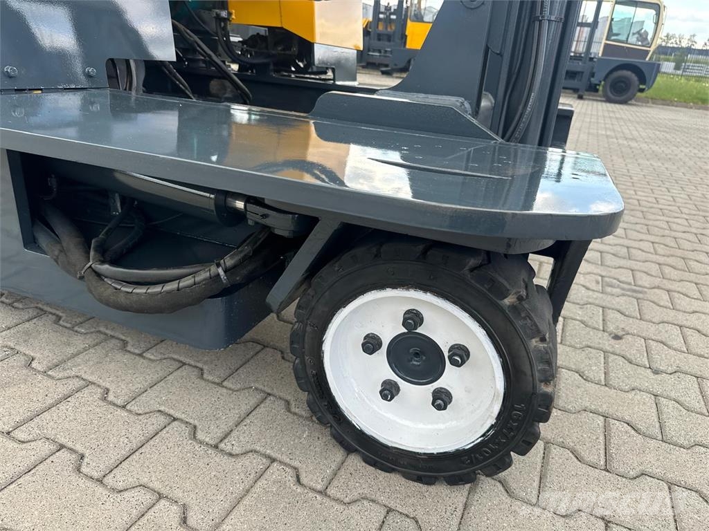 Combilift C2500 // Compact // Wide positioner 4-way reach trucks