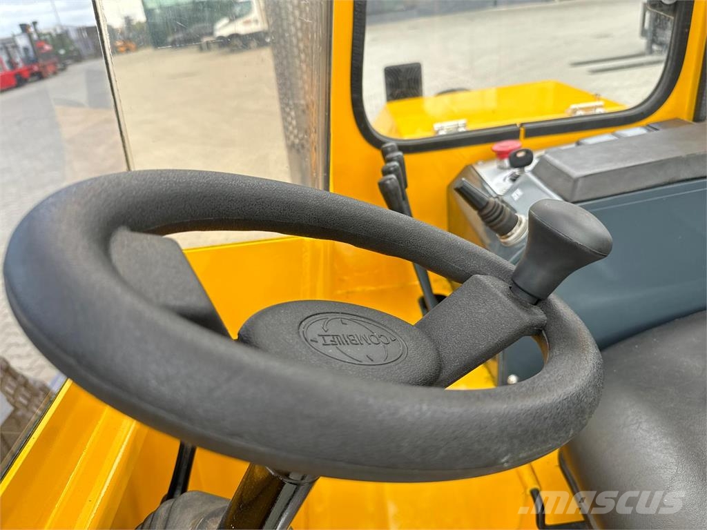 Combilift C2500 // Compact // Wide positioner 4-way reach trucks