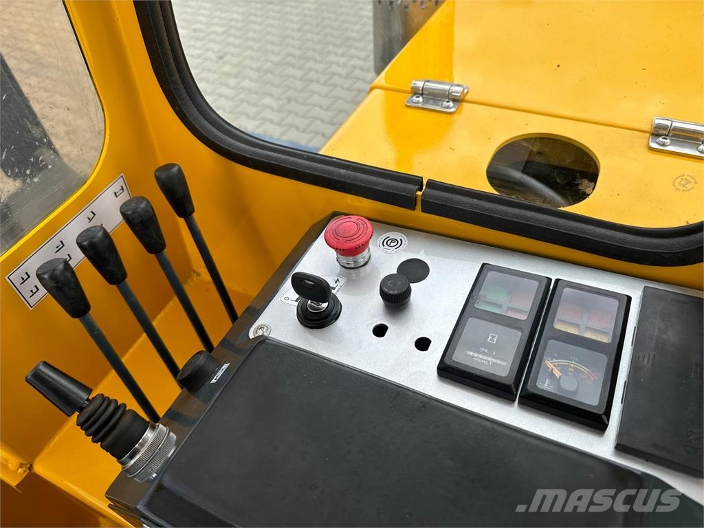 Combilift C2500 // Compact // Wide positioner 4-way reach trucks