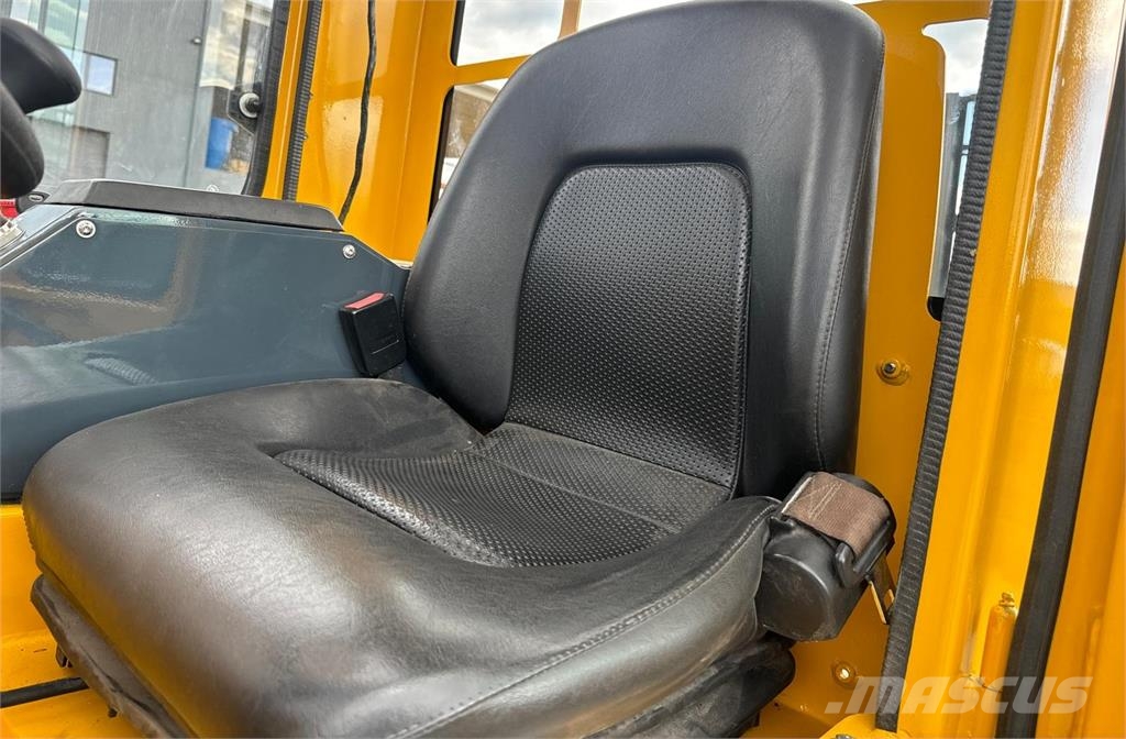 Combilift C2500 // Compact // Wide positioner 4-way reach trucks