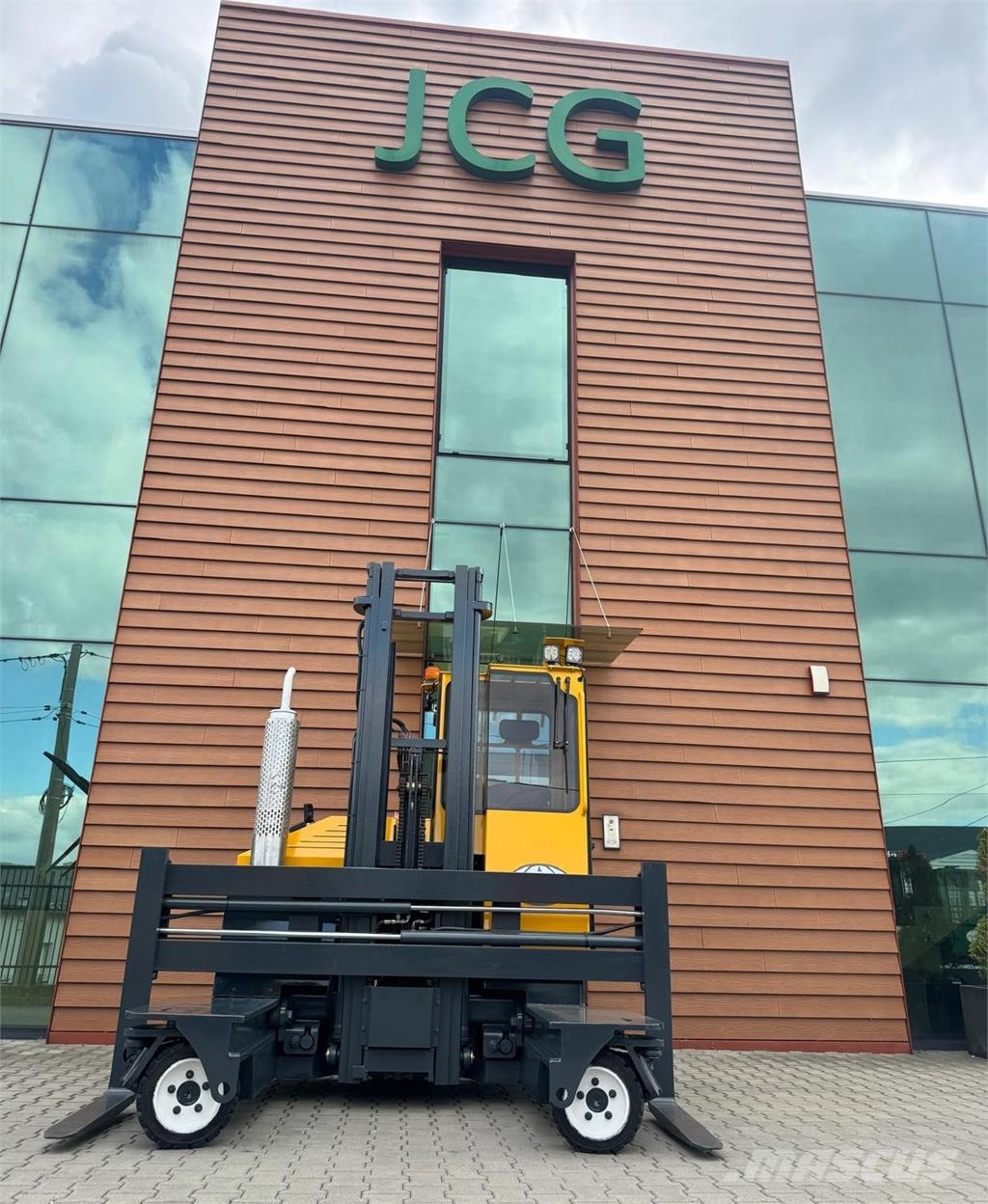 Combilift C2500 // Compact // Wide positioner 4-way reach trucks