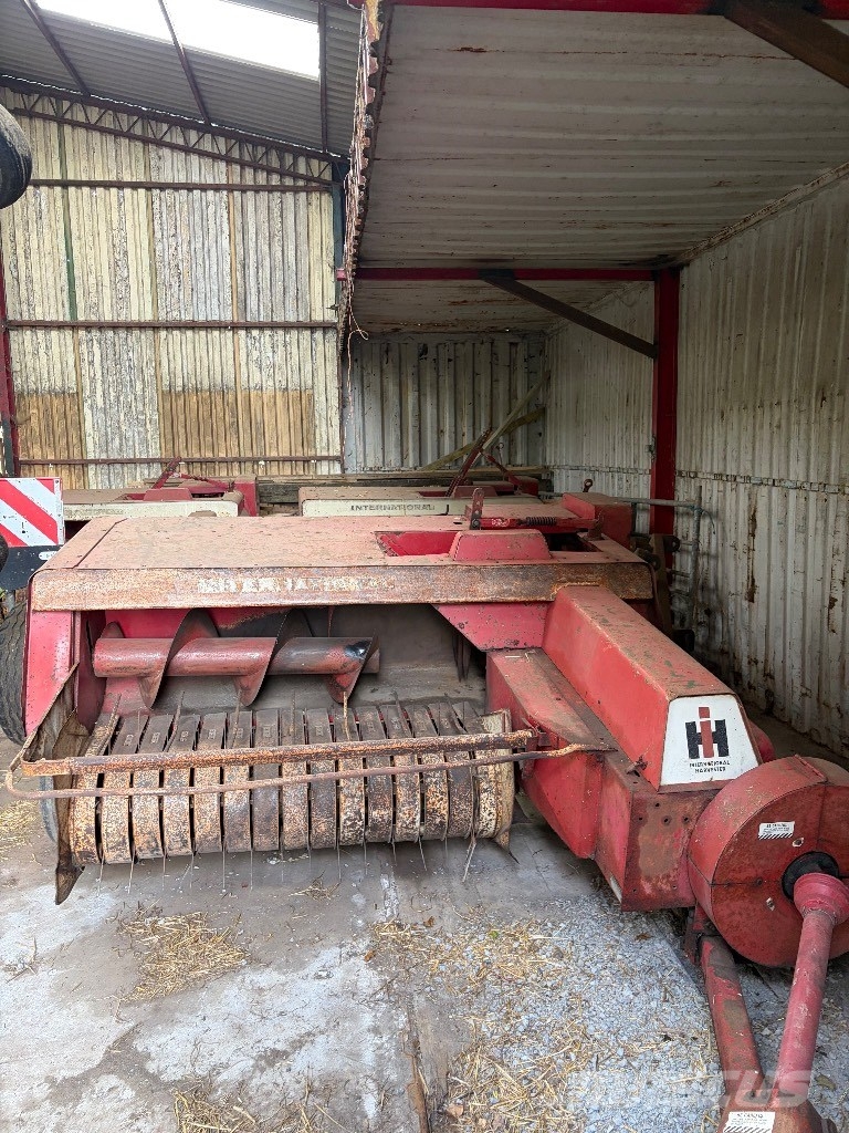 International 430-440 Тюковые пресс-подборщики