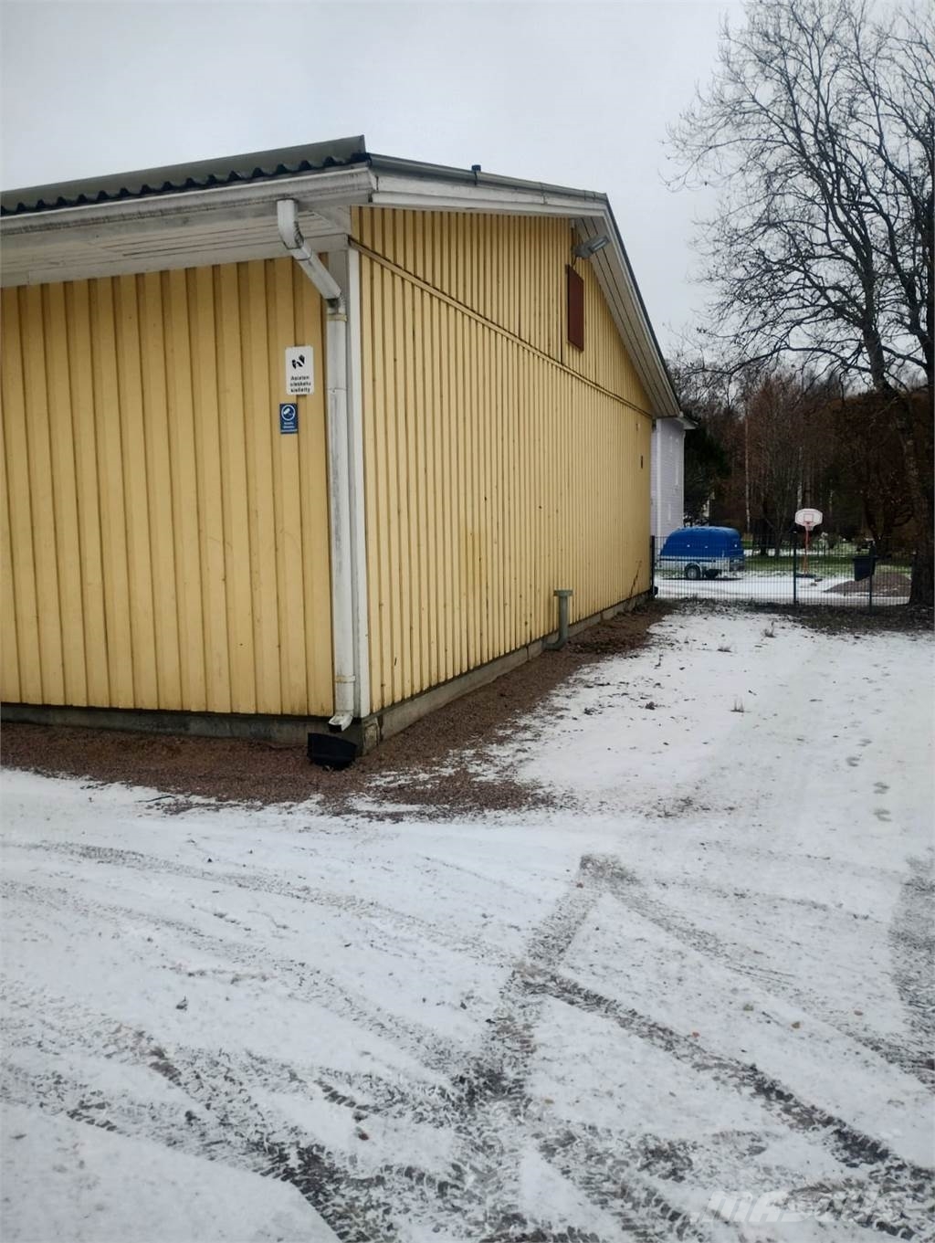 Viipalekoulu neljällä opetustilalla Настаняване на обекта