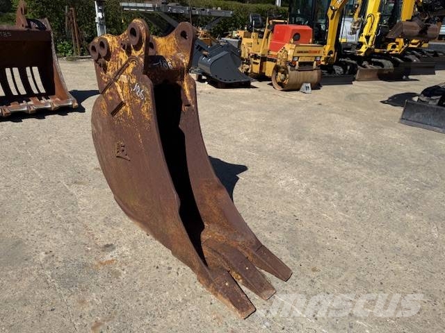 CAT 215 - 450 mm Pelle rétro arrière
