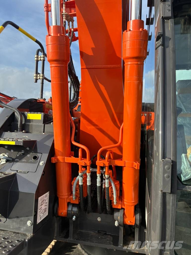 Hitachi ZX 135 US-7 Crawler excavators